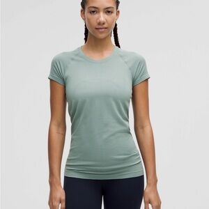 lululemon Swiftly Tech Short-Sleeve Shirt 2.0 Size 6 Crater Blue